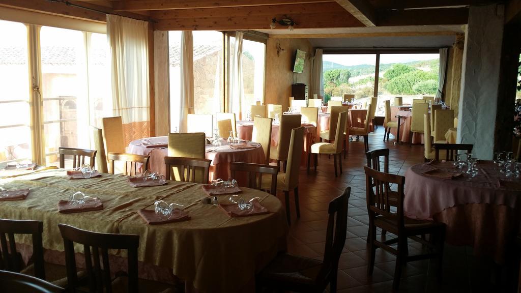 Hotel Ristorante La Tana Di Li Mazzoni Trinita d'Agultu e Vignola Exterior photo